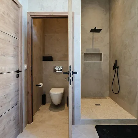 Massena Infinity Apartment